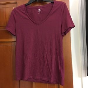 Old navy burgundy tee